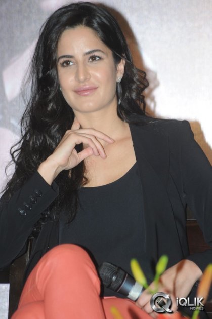 Katrina-Kaif-at-Dhoom-3-Press-Meet